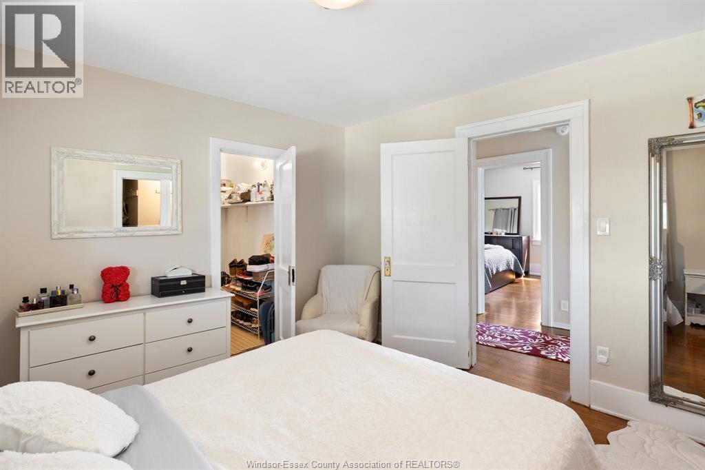 1118 LOUIS AVENUE - 17