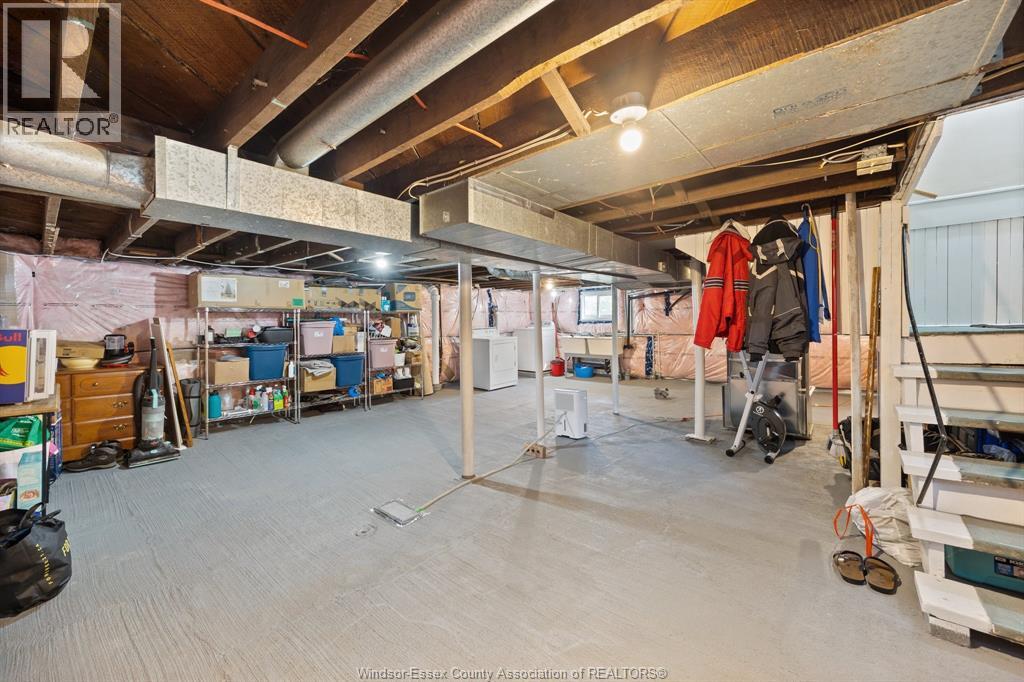 1118 LOUIS AVENUE - 23