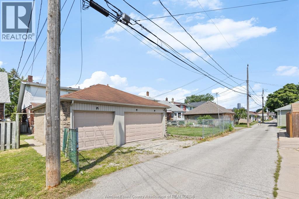 1118 LOUIS AVENUE - 29