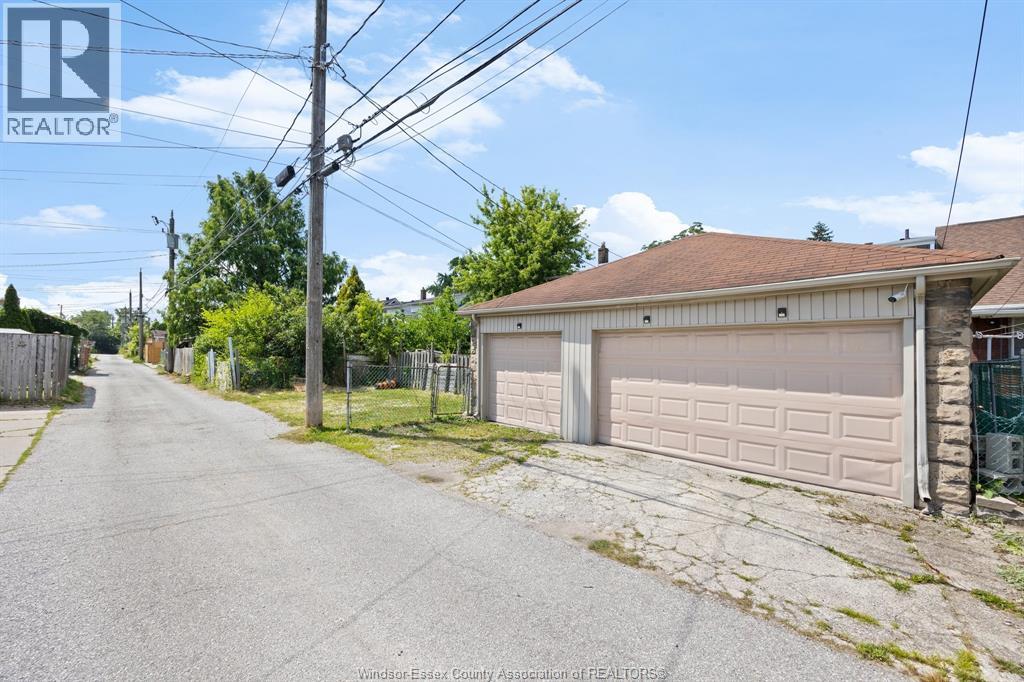 1118 LOUIS AVENUE - 30