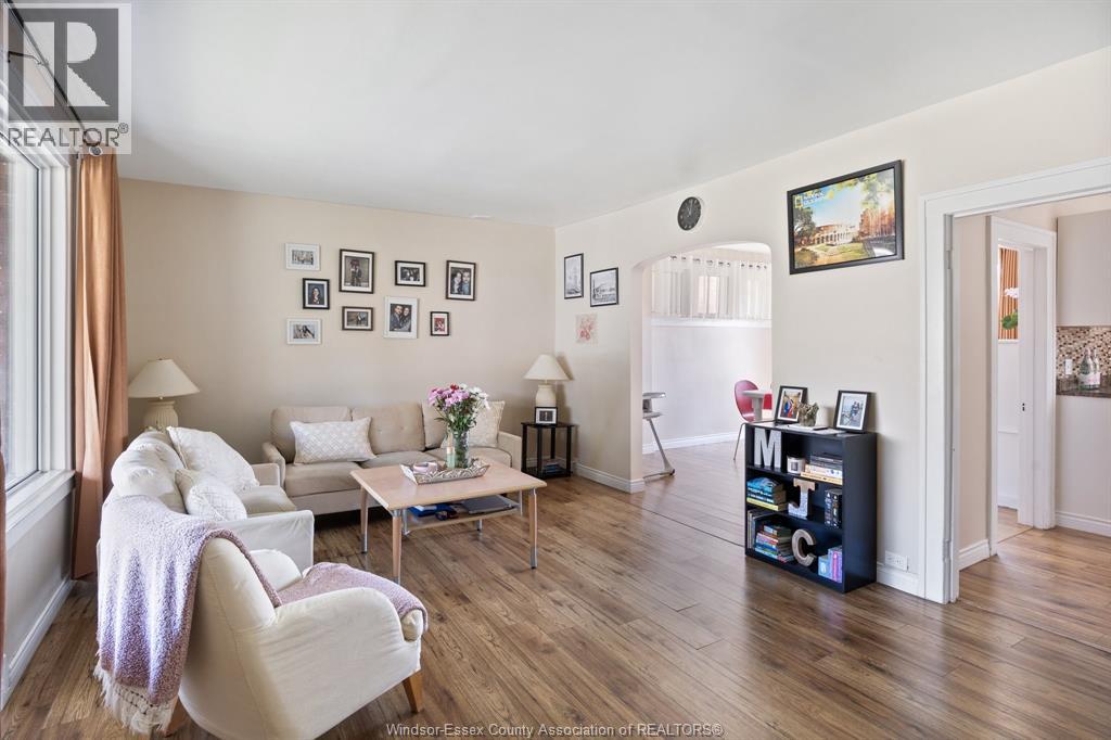 1118 LOUIS AVENUE - 5