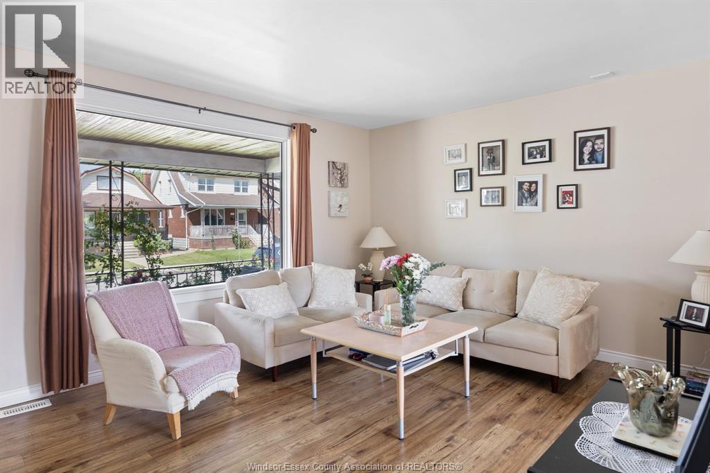 1118 LOUIS AVENUE - 6