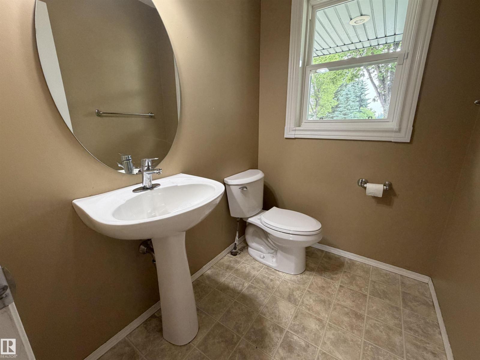 1750 Tomlinson CM NW - 8