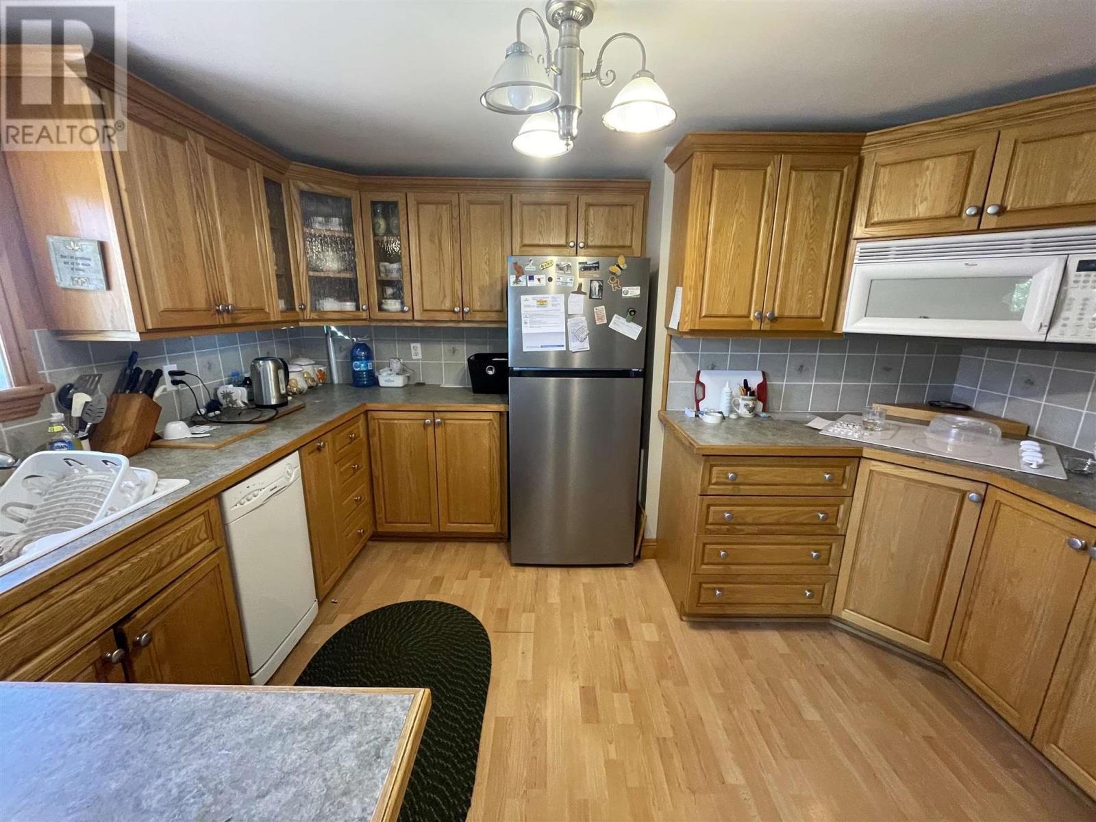 238 Mississauga AVE - Image 8