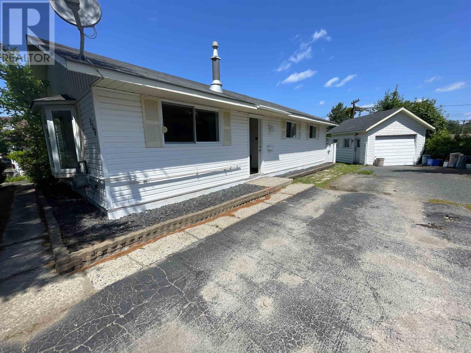 238 Mississauga AVE - 1