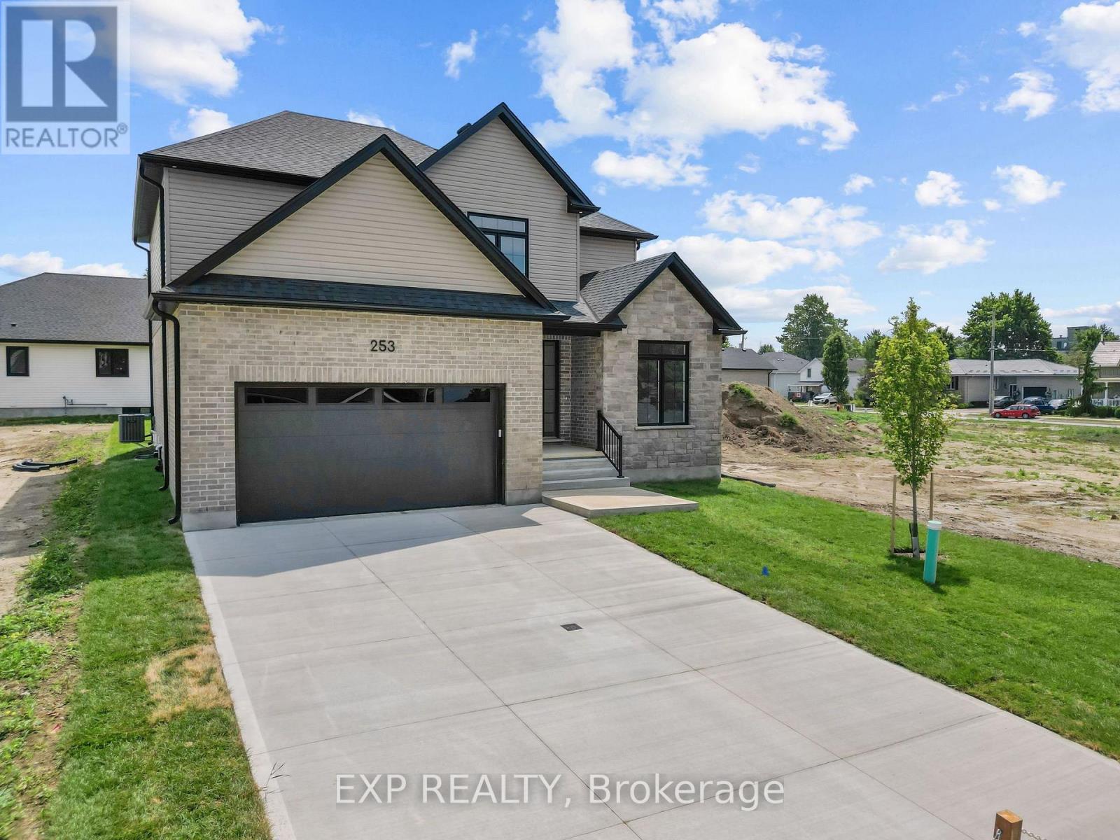 253 JOHN STREET - 36