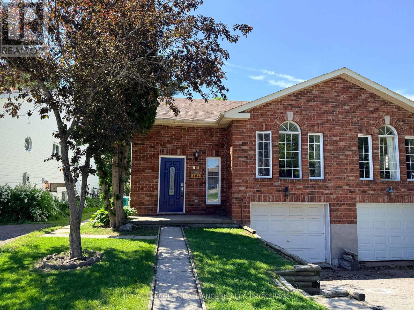 614 BARNSLEY CRESCENT - 1