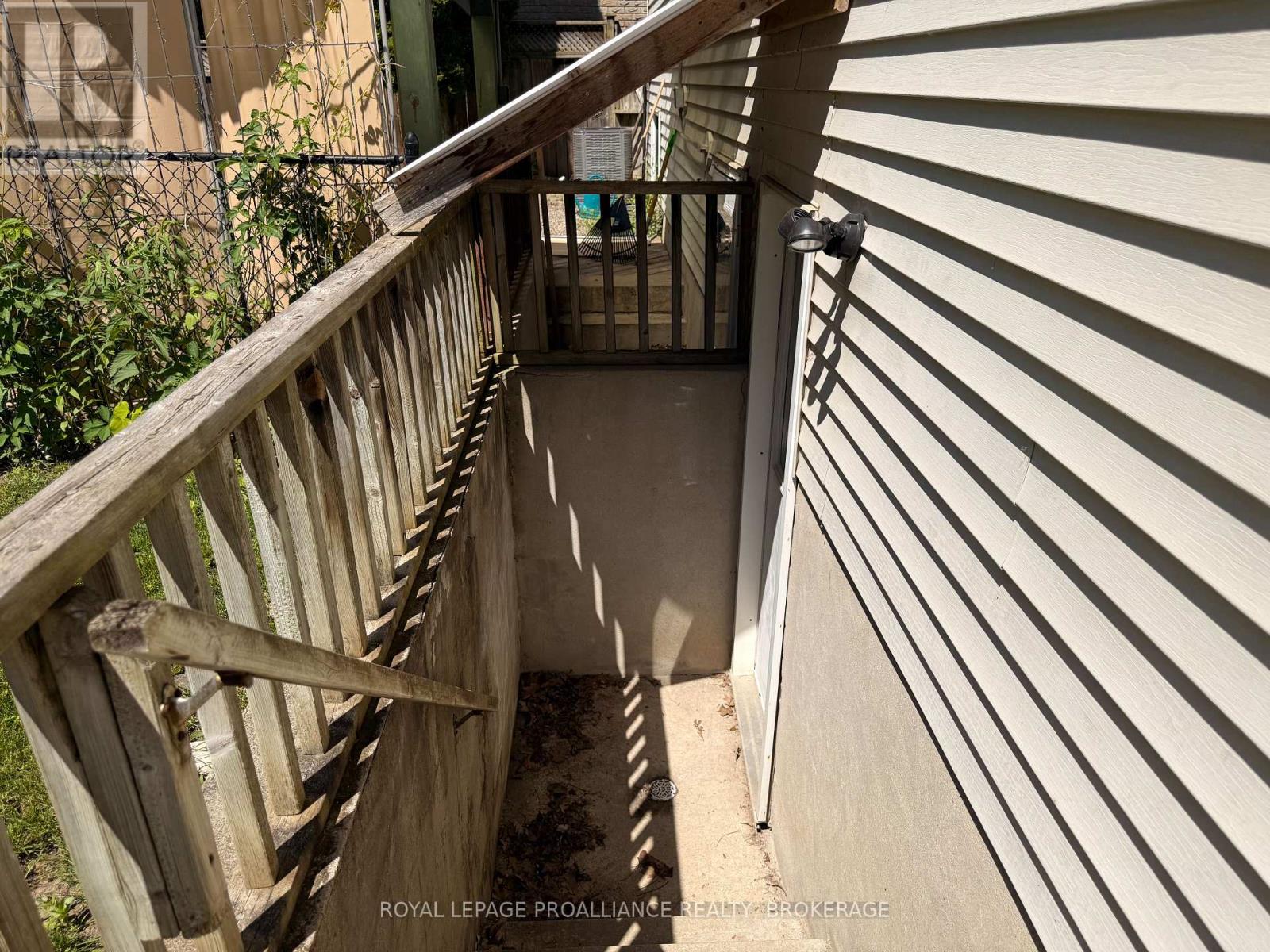614 BARNSLEY CRESCENT - 22