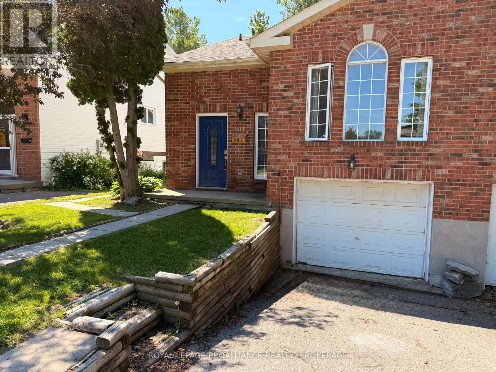 614 BARNSLEY CRESCENT - 3