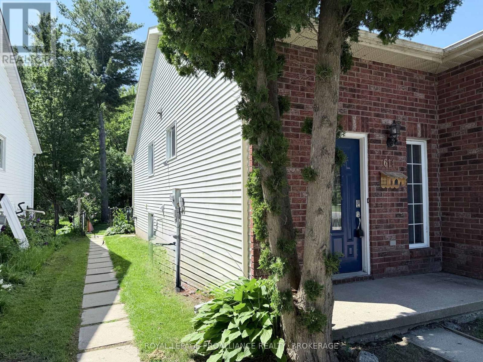 614 BARNSLEY CRESCENT - 4