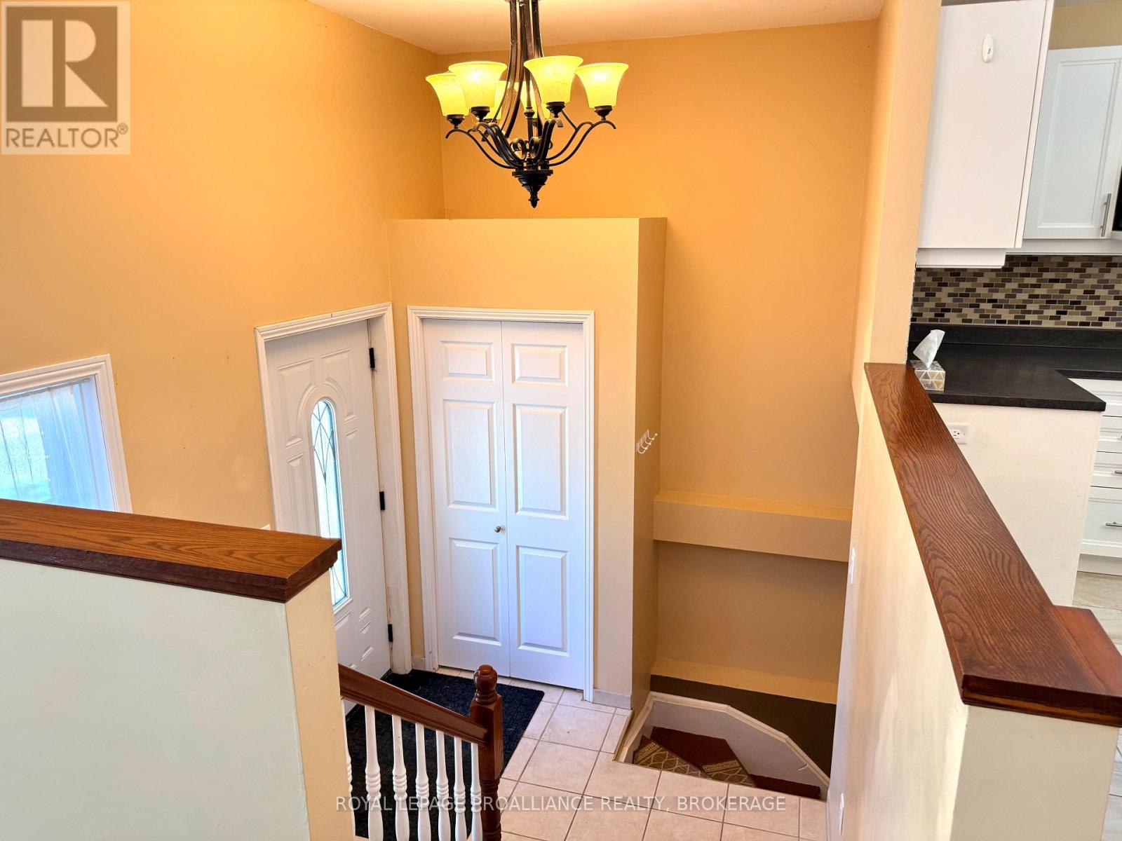 614 BARNSLEY CRESCENT - 6