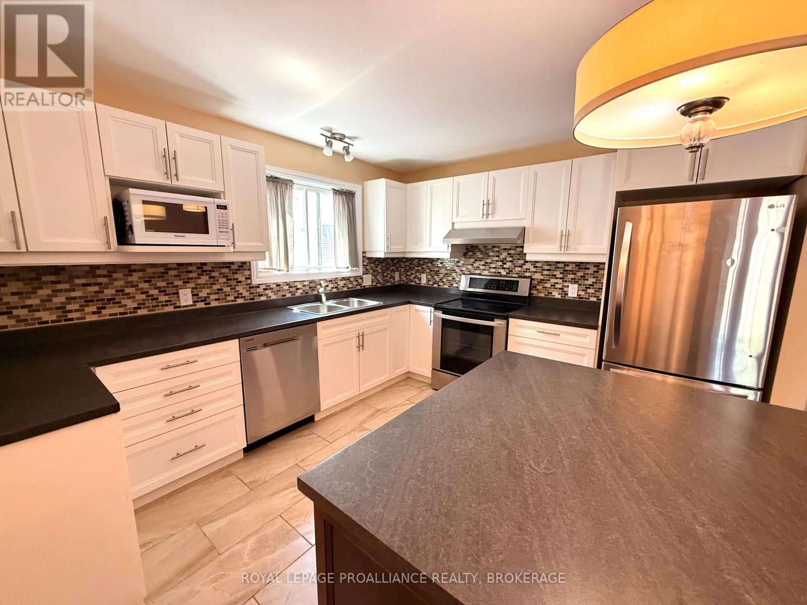614 BARNSLEY CRESCENT - 8