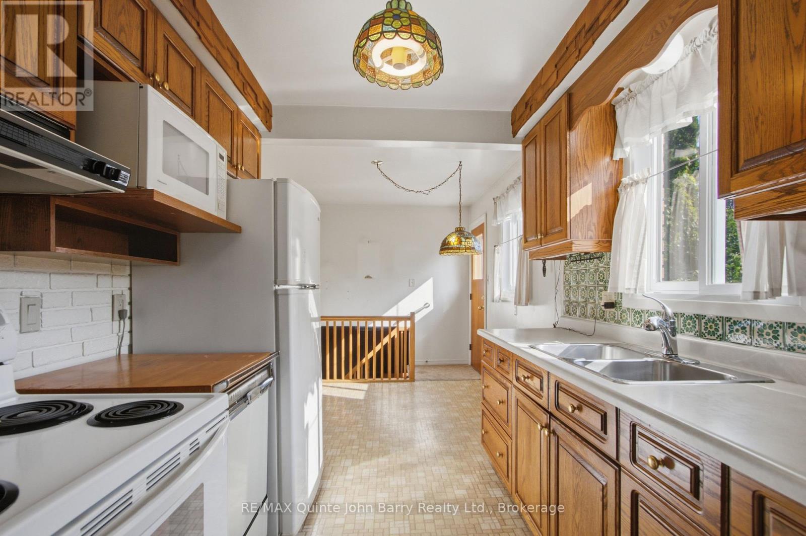 16 AUSTIN STREET - 12