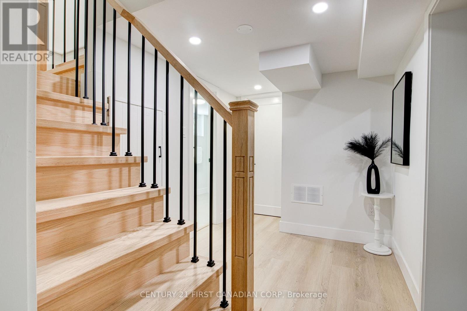 189 EIGHTH AVENUE - 32