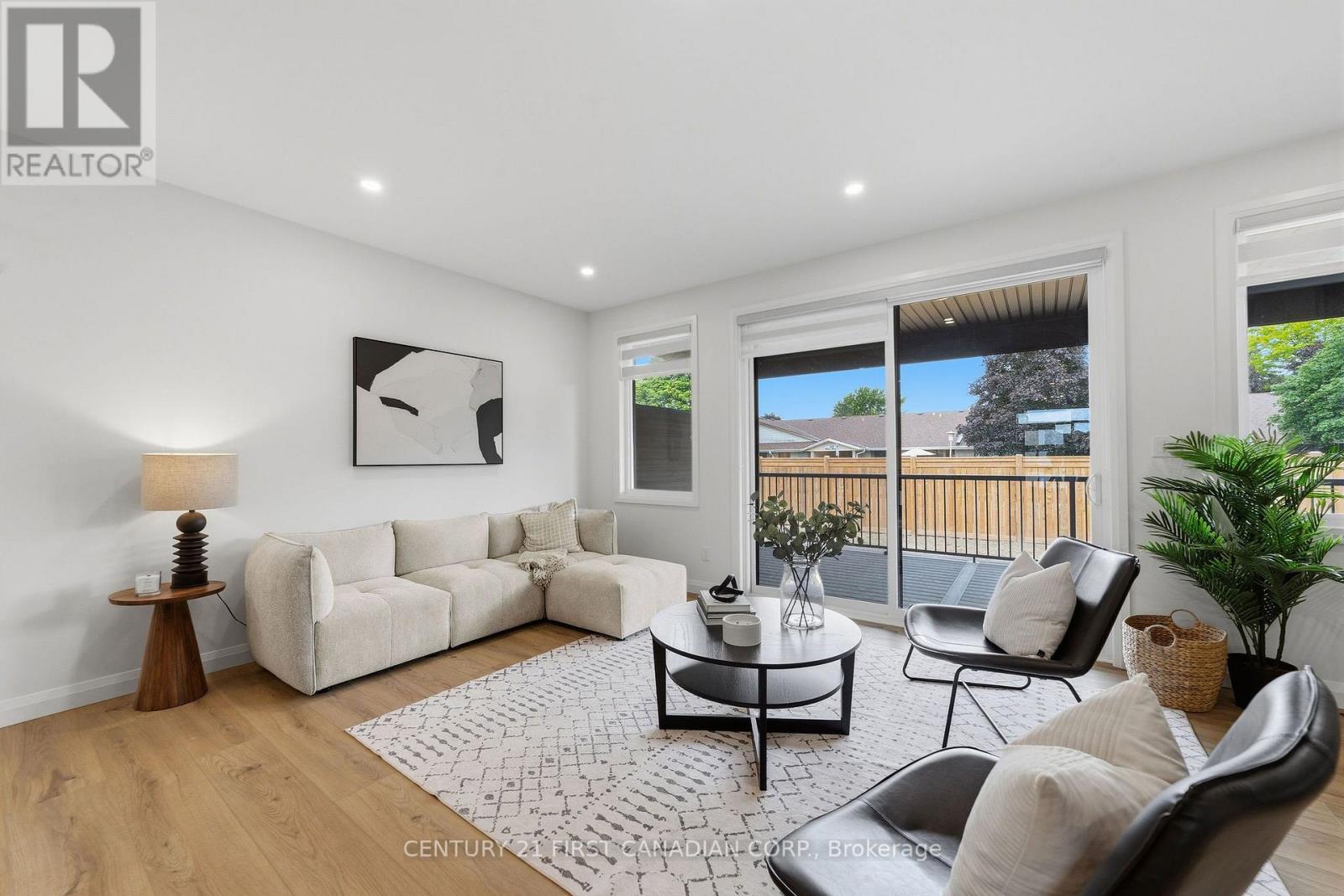 #18 32 POSTMA STREET - 13