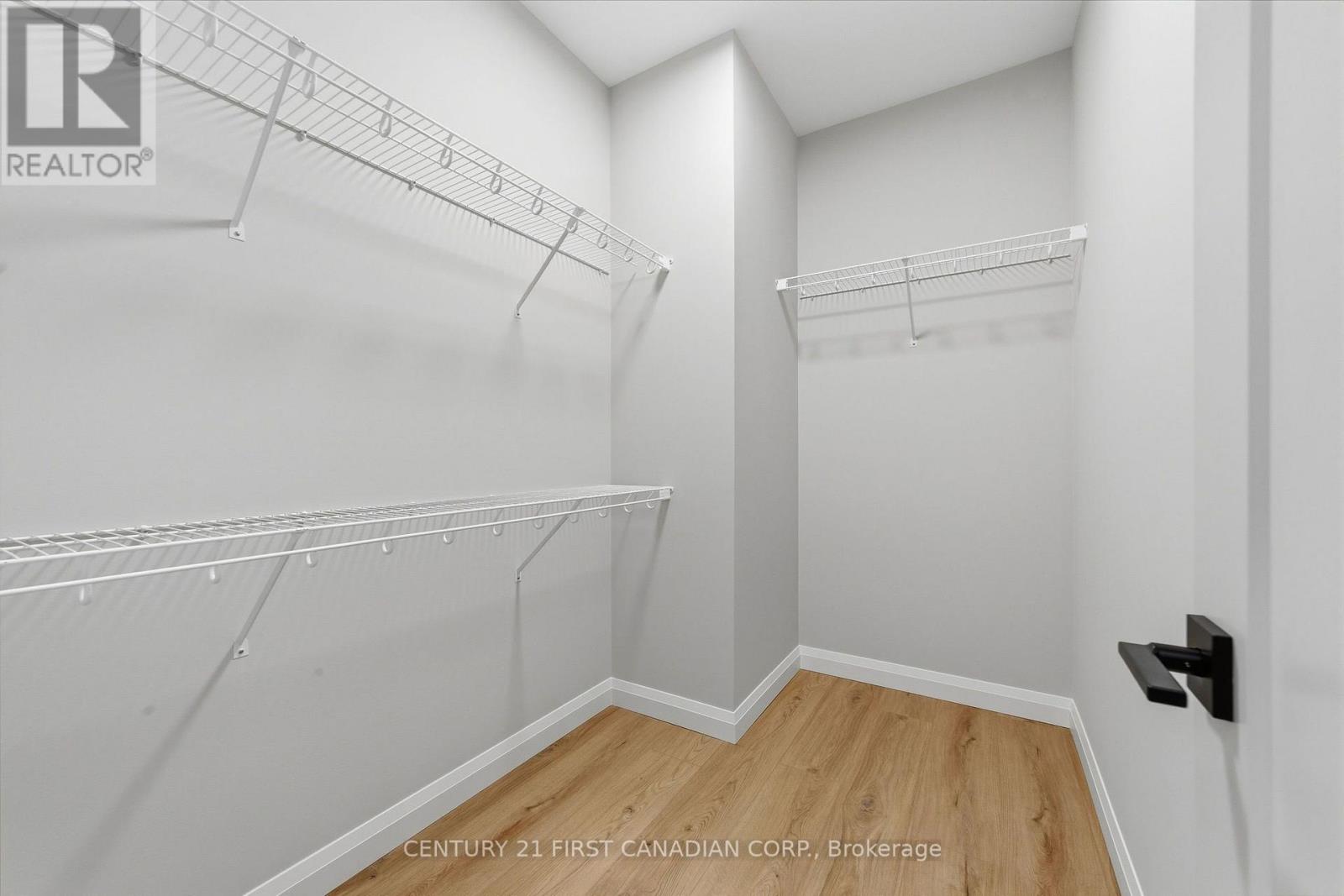 #18 32 POSTMA STREET - 17