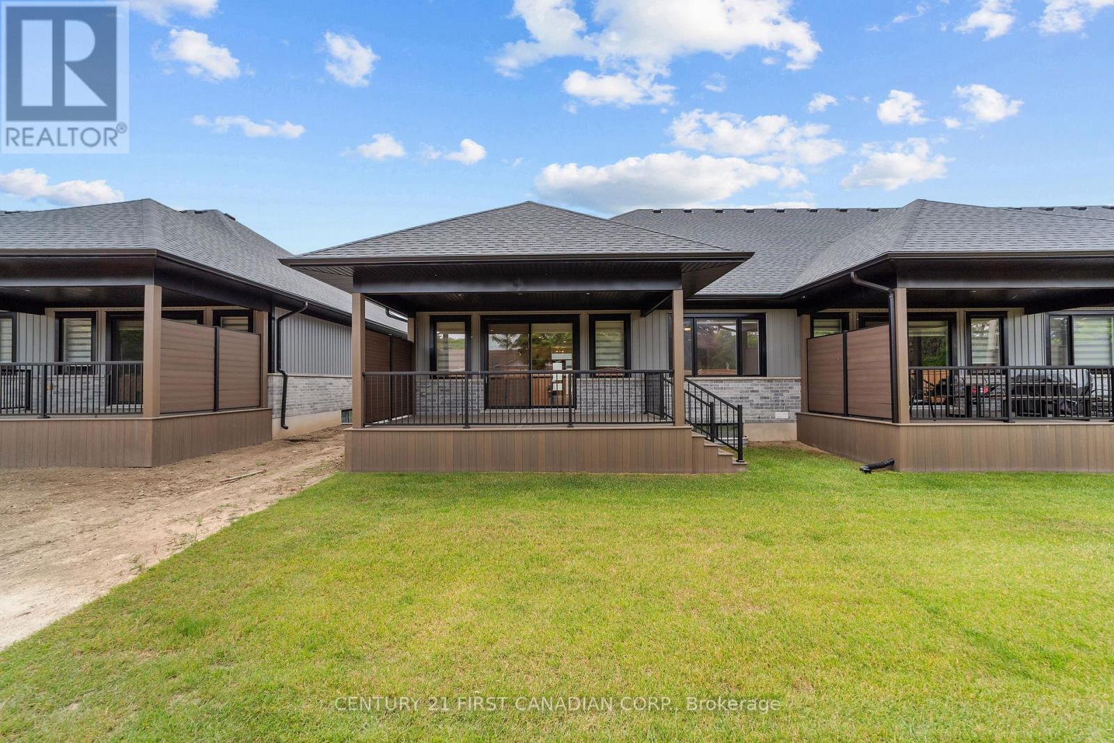 #18 32 POSTMA STREET - 2