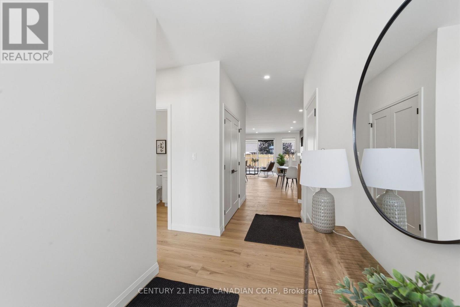 #18 32 POSTMA STREET - 3