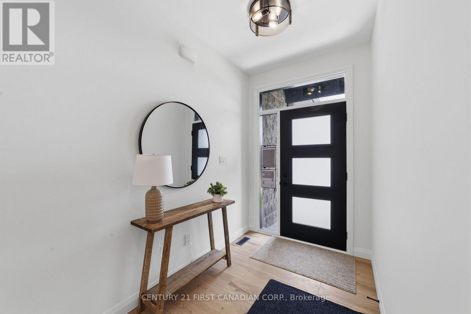 #18 32 POSTMA STREET - 4