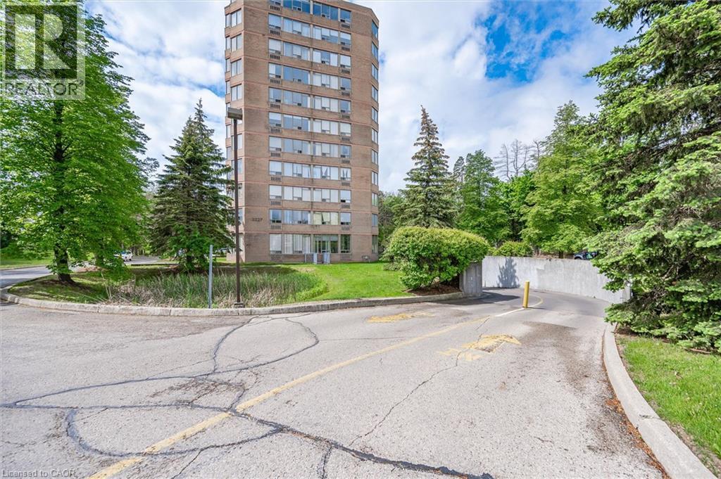 #1112 3227 KING Street E - 26
