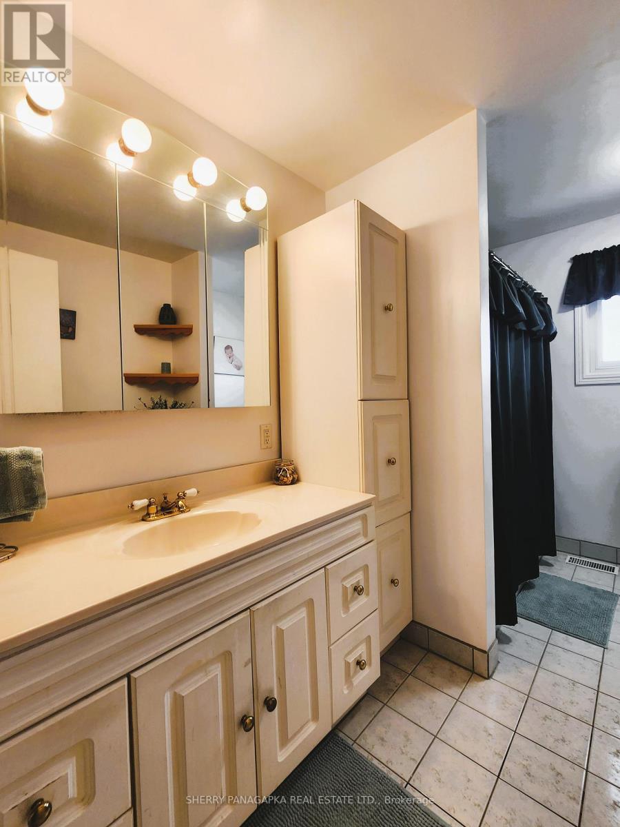 8 MCPHEE AVENUE - 31