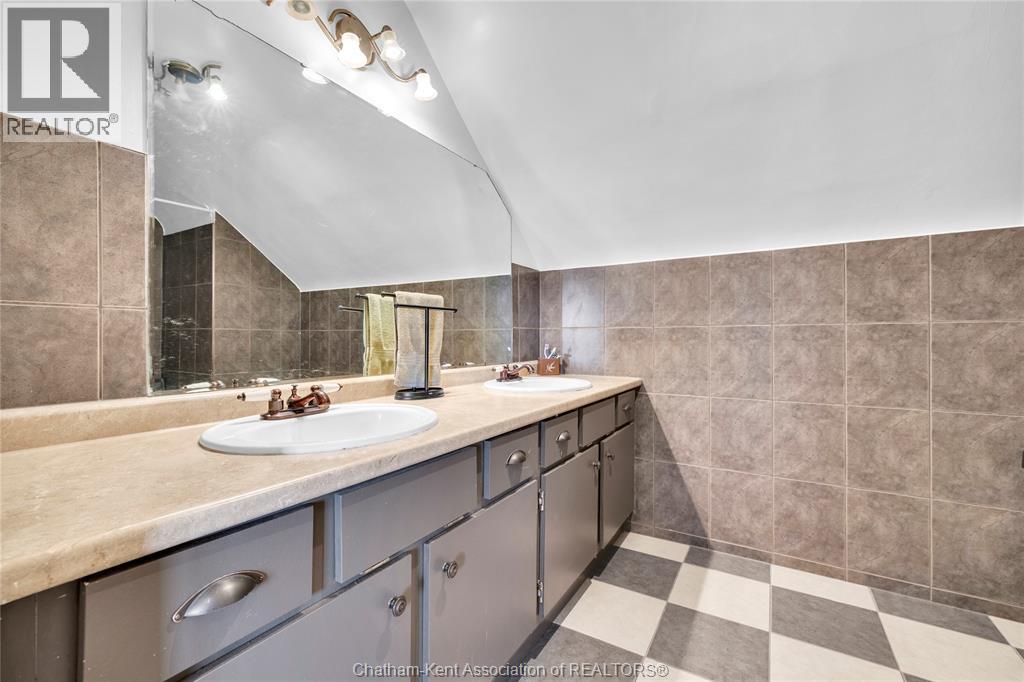 4979 Lambton LINE - 27