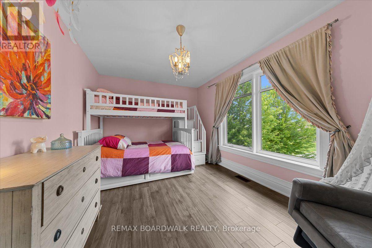 225 HILLCREST DRIVE - Image 31