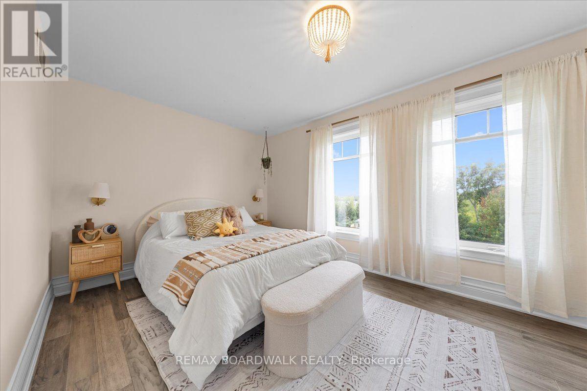 225 HILLCREST DRIVE - Image 33