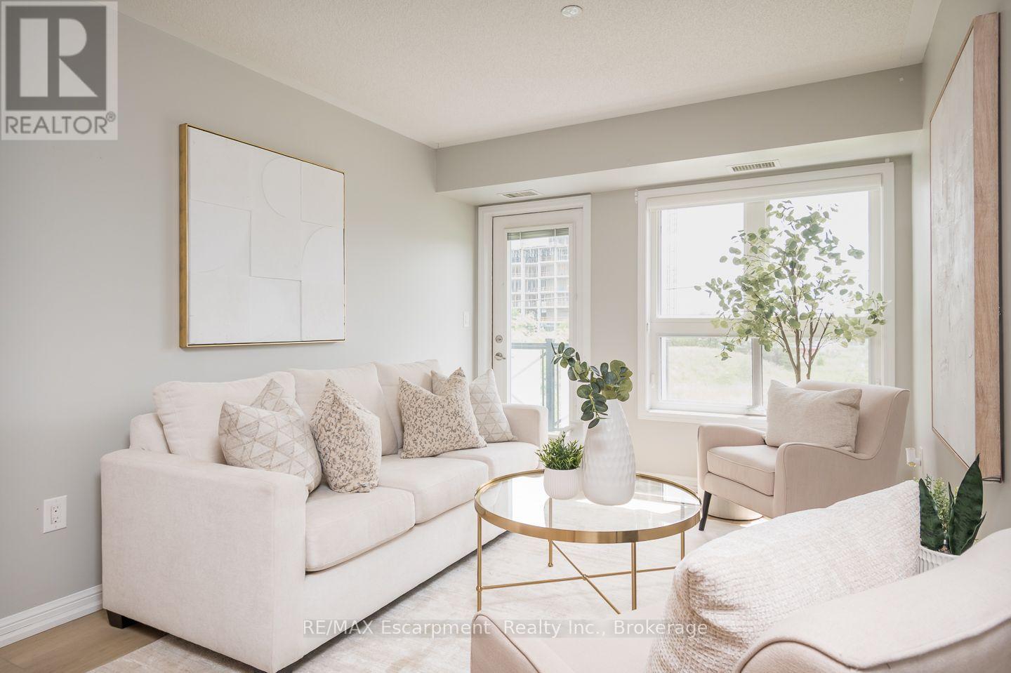 #307 1045 NADALIN HEIGHTS - 4