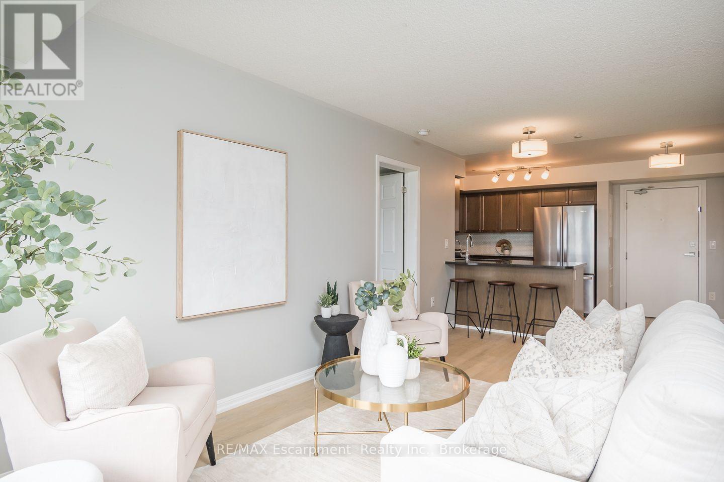 #307 1045 NADALIN HEIGHTS - 7