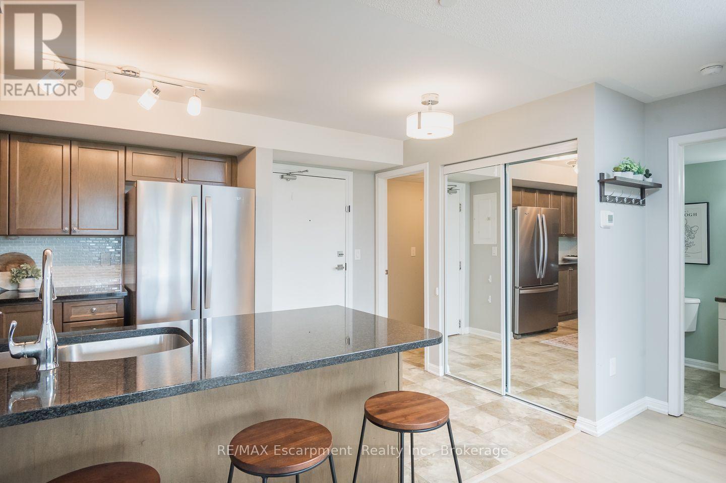#307 1045 NADALIN HEIGHTS - 9