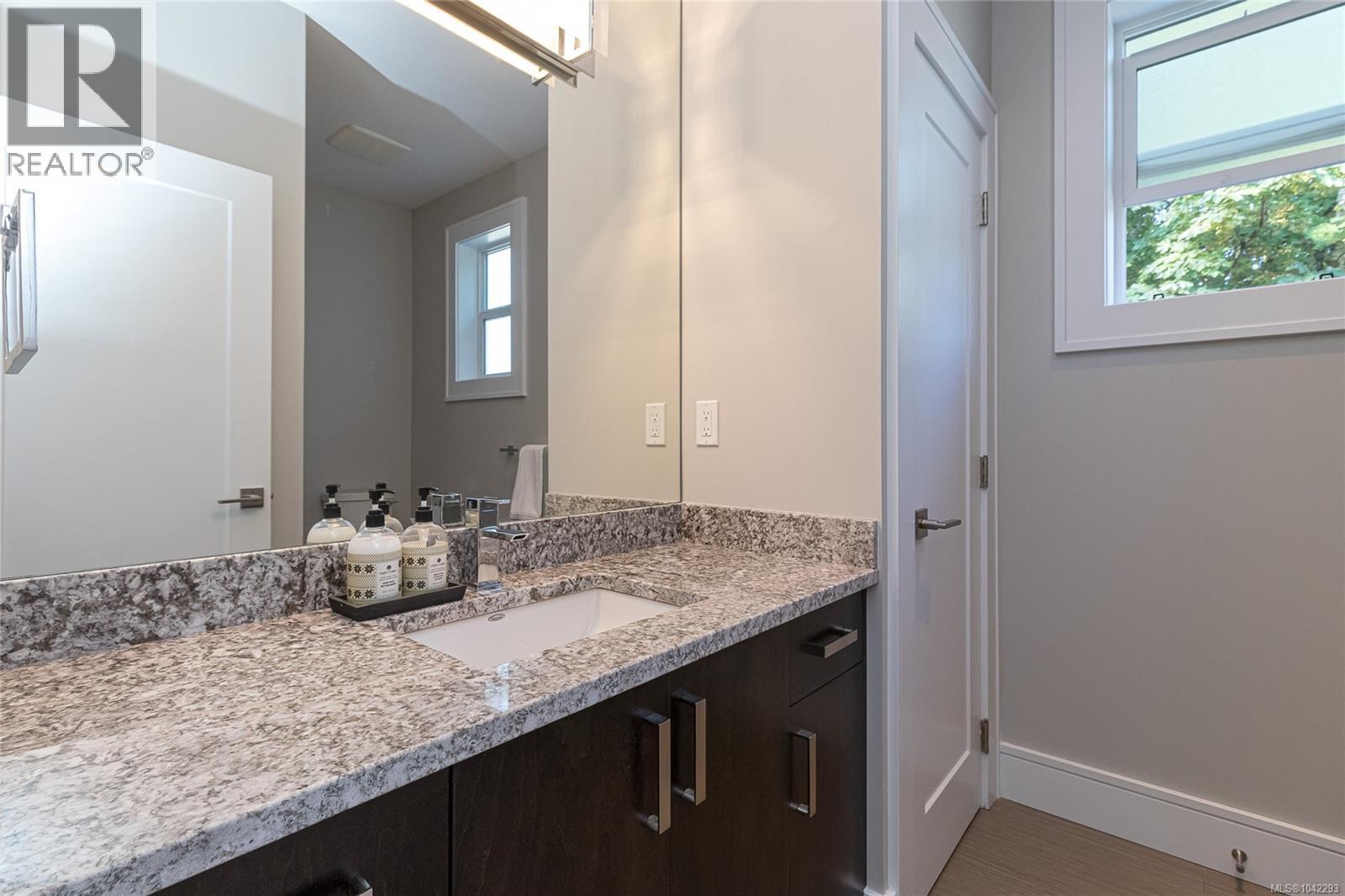 111 Parsons Rd - 28