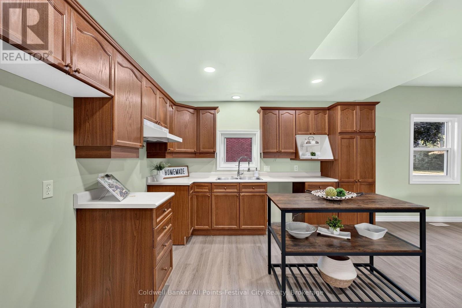 33 BRUCE STREET E - Image 16