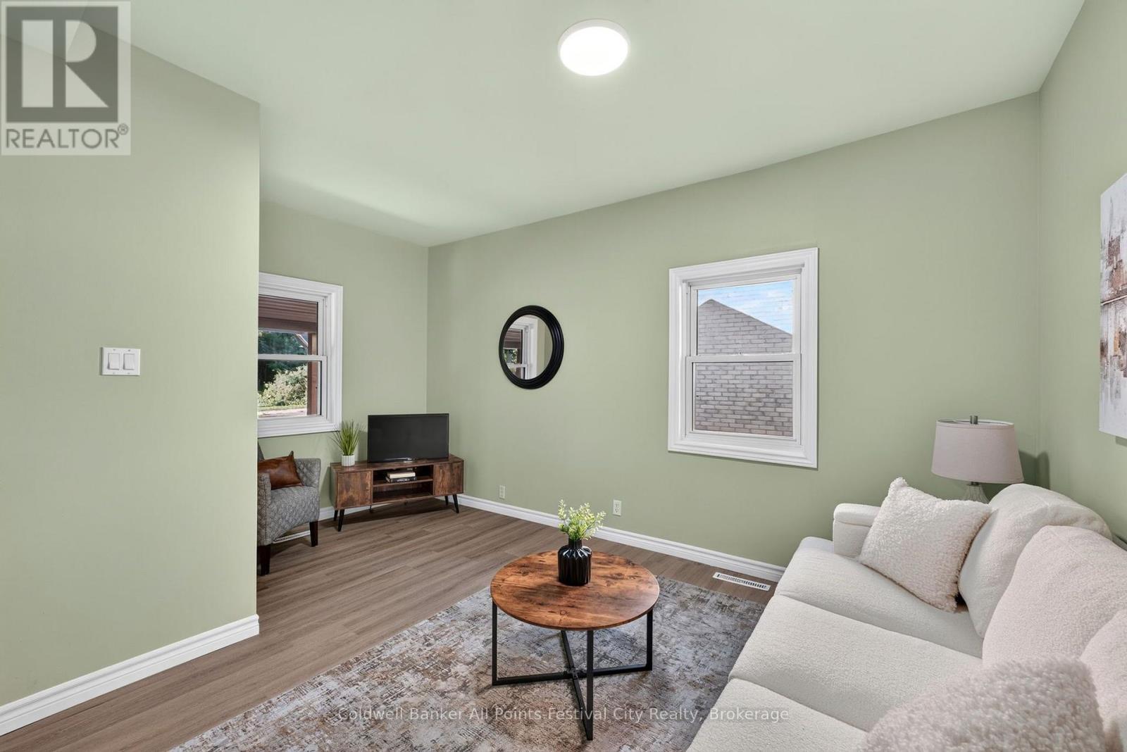 33 BRUCE STREET E - Image 7
