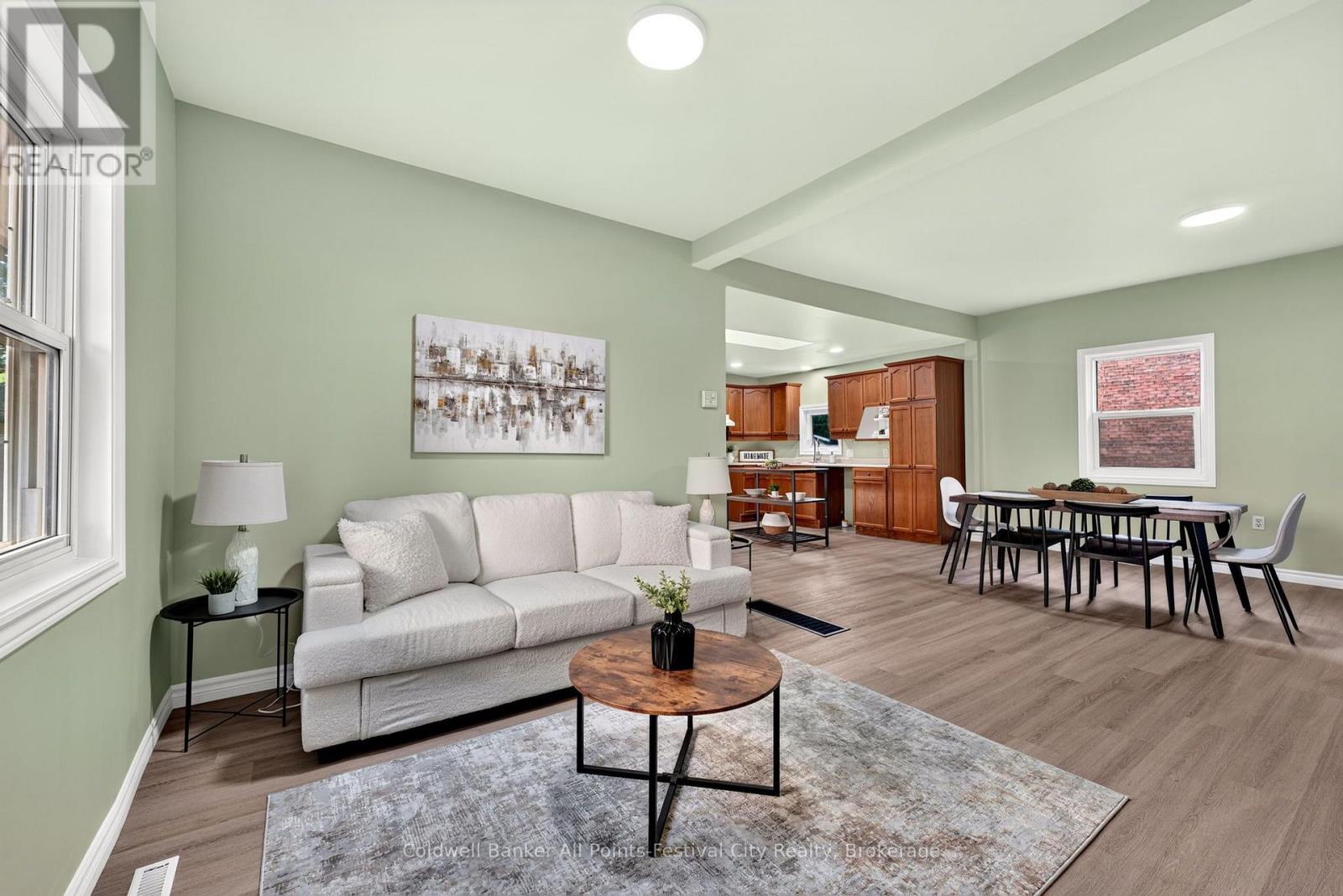 33 BRUCE STREET E - Image 9