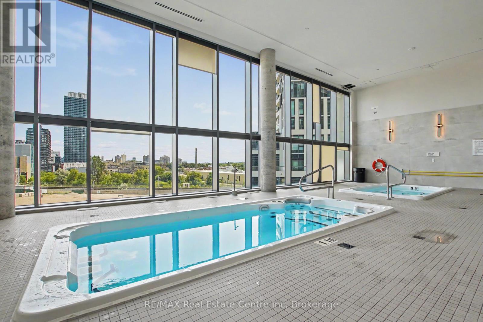 #2214 15 WELLINGTON STREET - 35