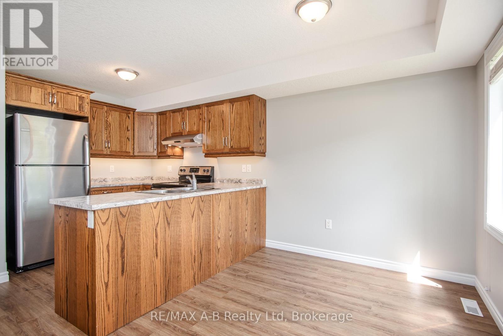 #1 148 BORDEN STREET - 25