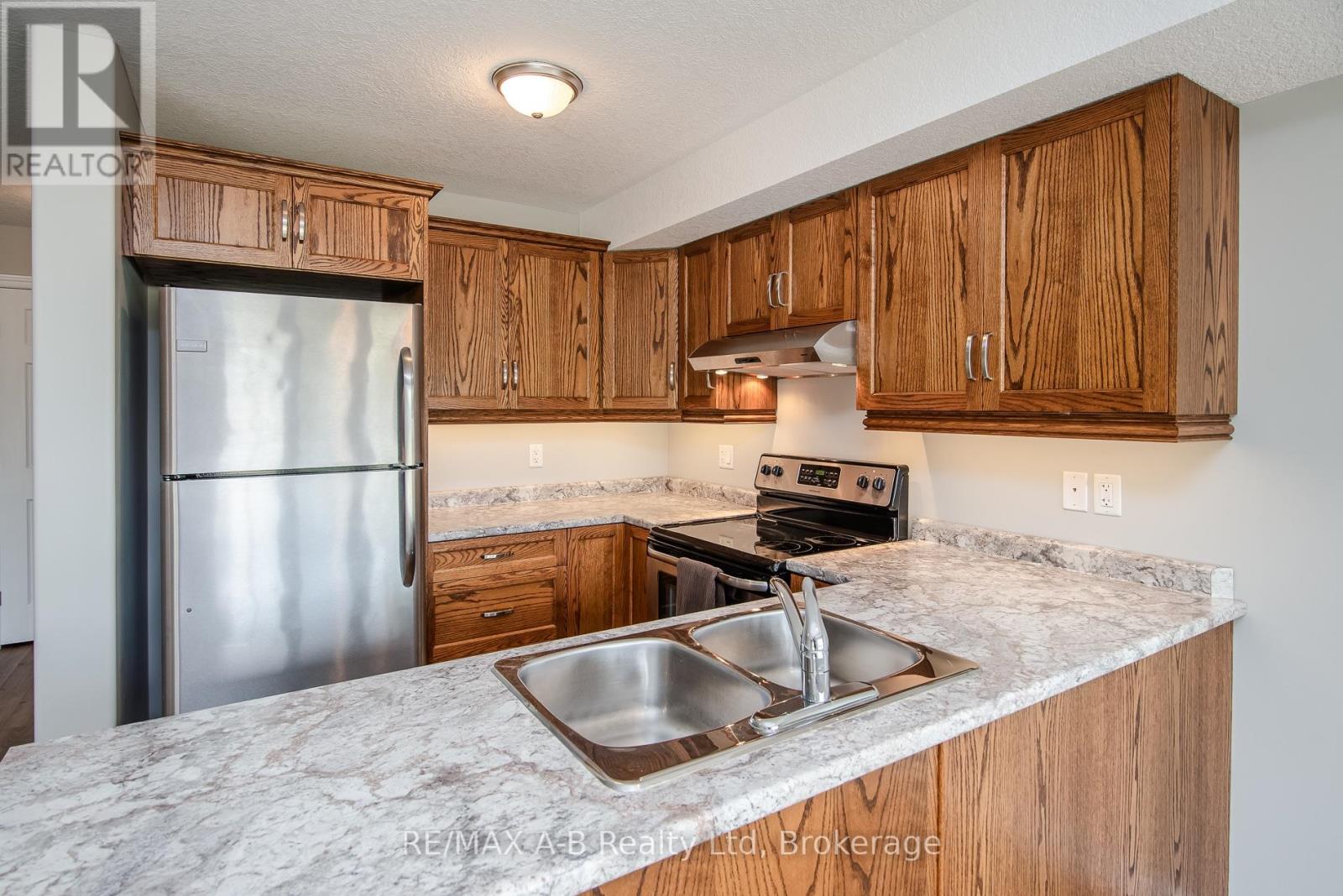#1 148 BORDEN STREET - 26