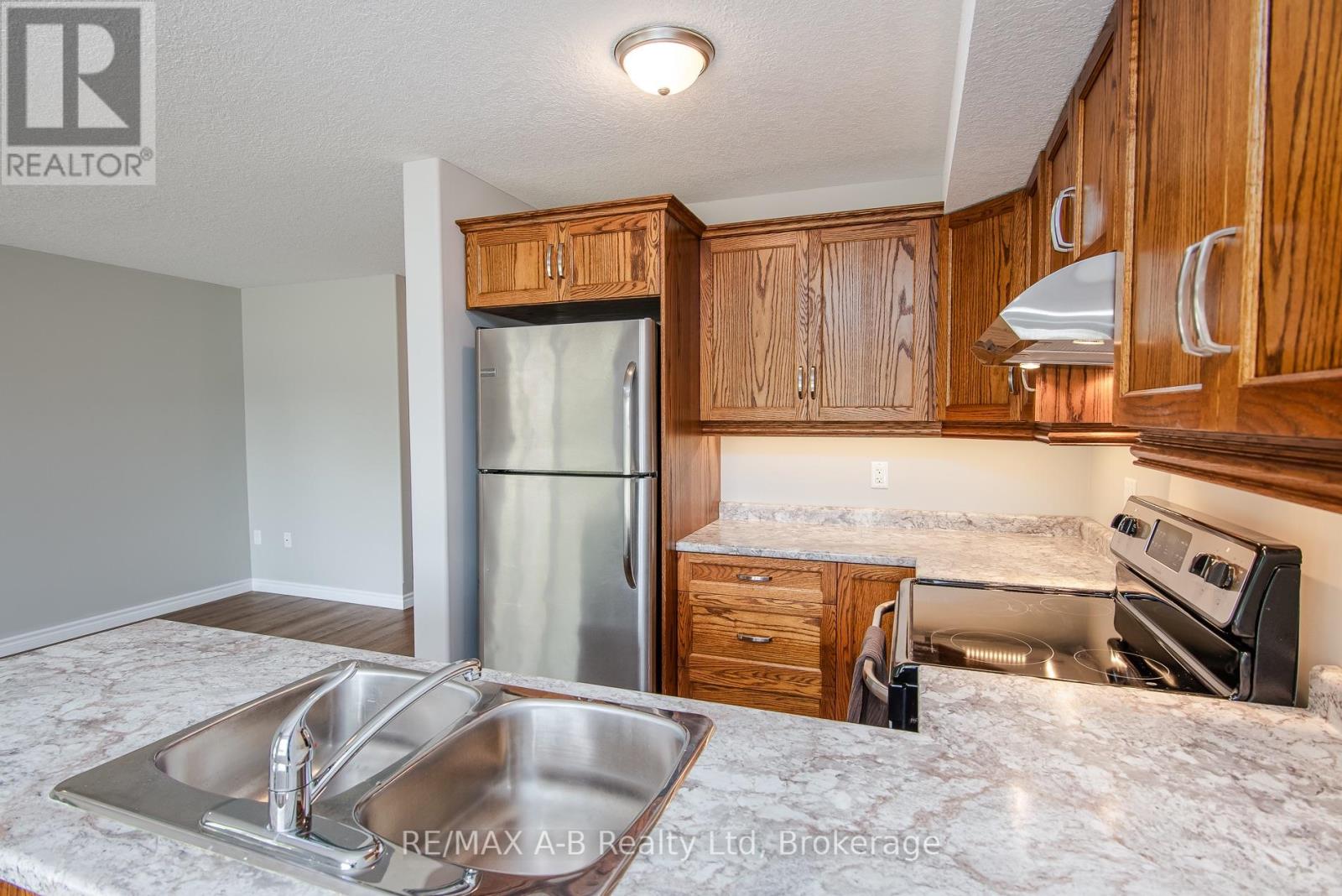 #1 148 BORDEN STREET - 27