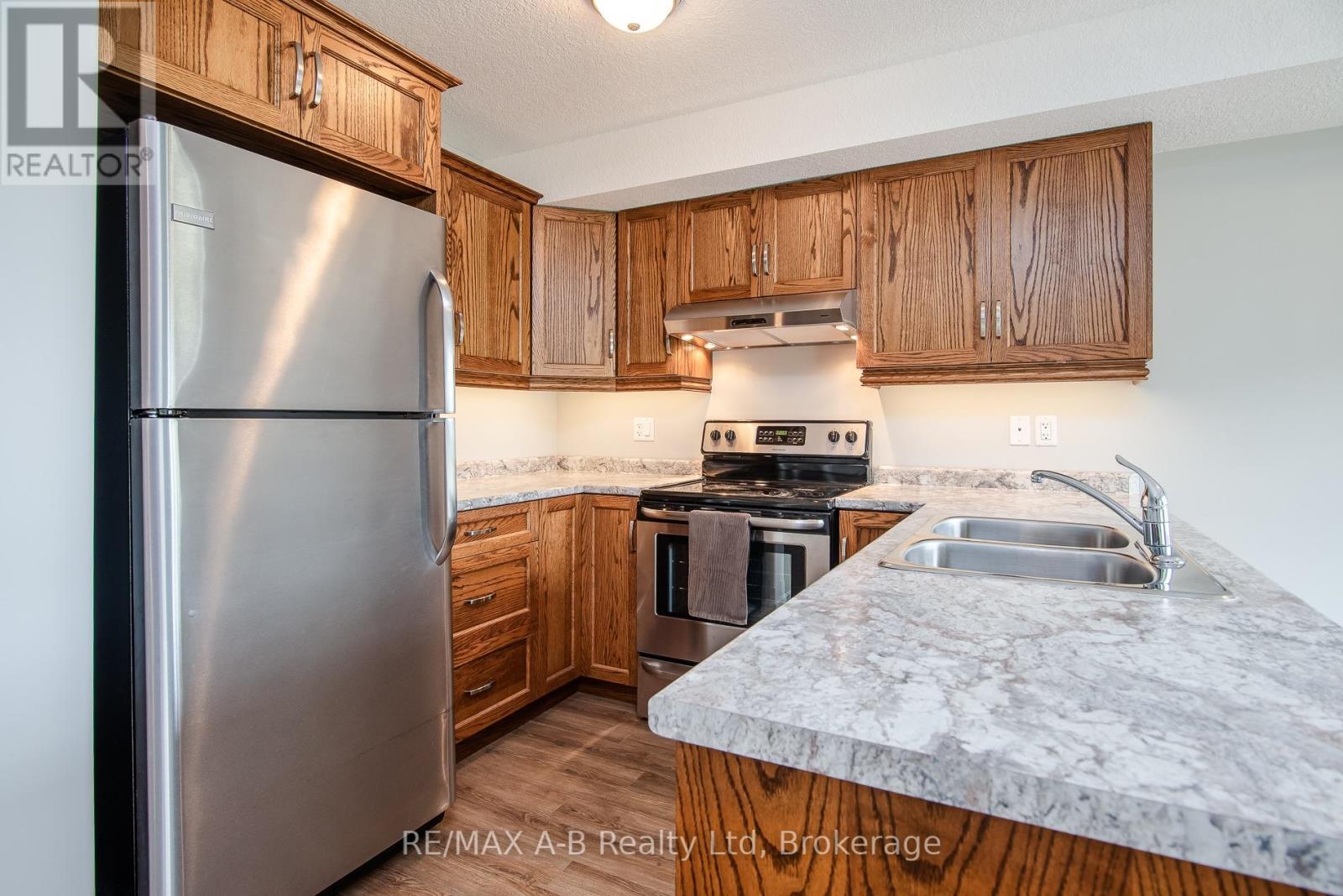 #1 148 BORDEN STREET - 28