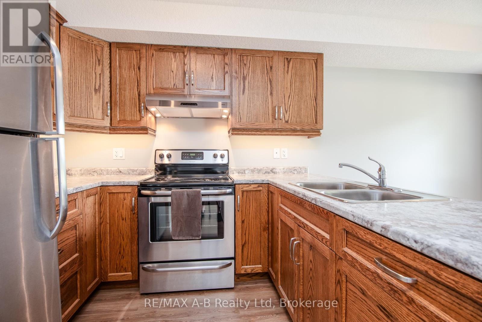 #1 148 BORDEN STREET - 29