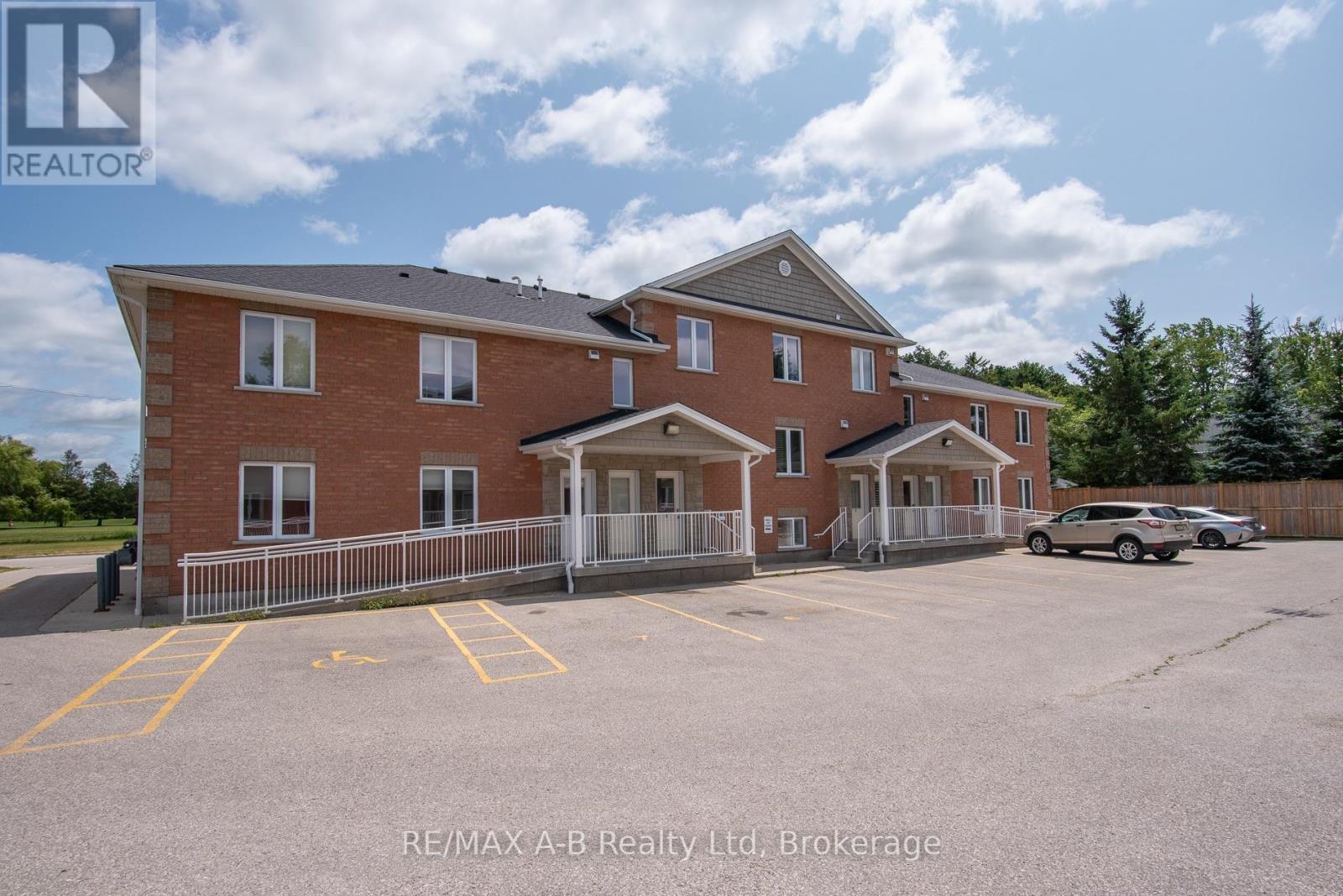#1 148 BORDEN STREET - 3