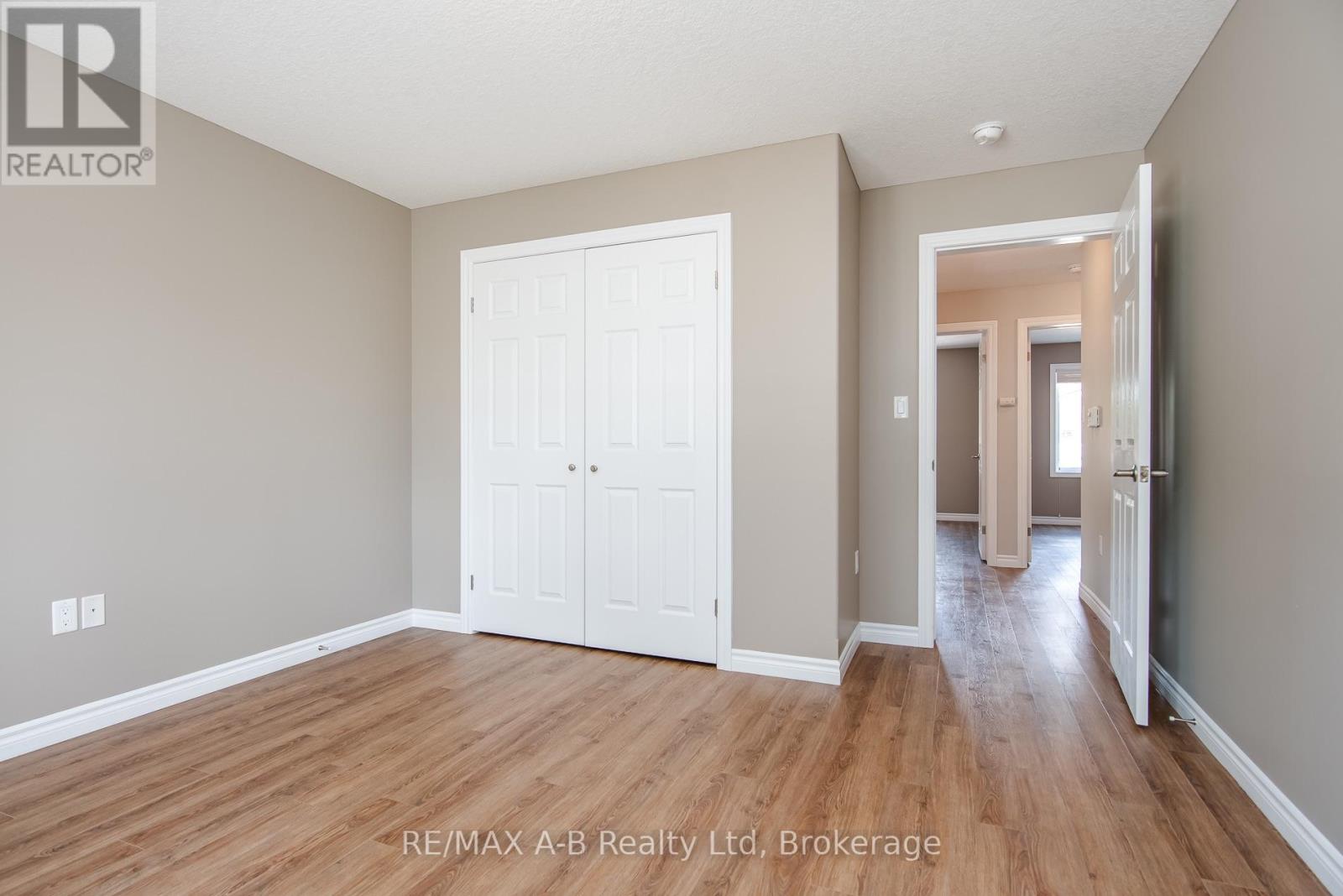 #1 148 BORDEN STREET - 34