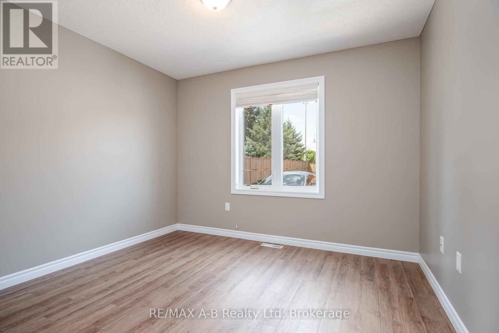 #1 148 BORDEN STREET - 36