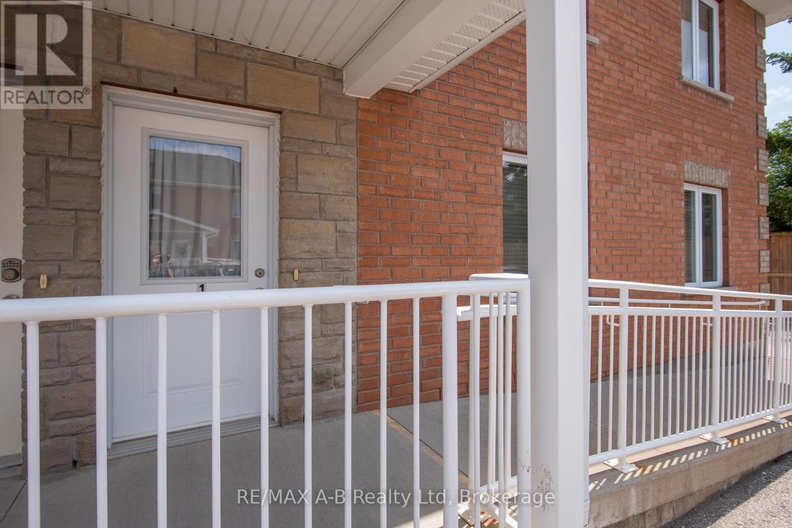 #1 148 BORDEN STREET - 4