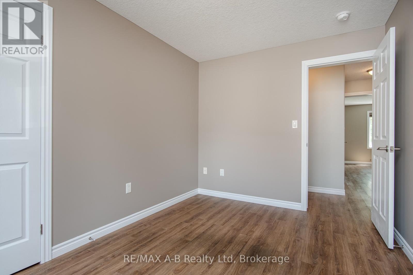 #1 148 BORDEN STREET - 40