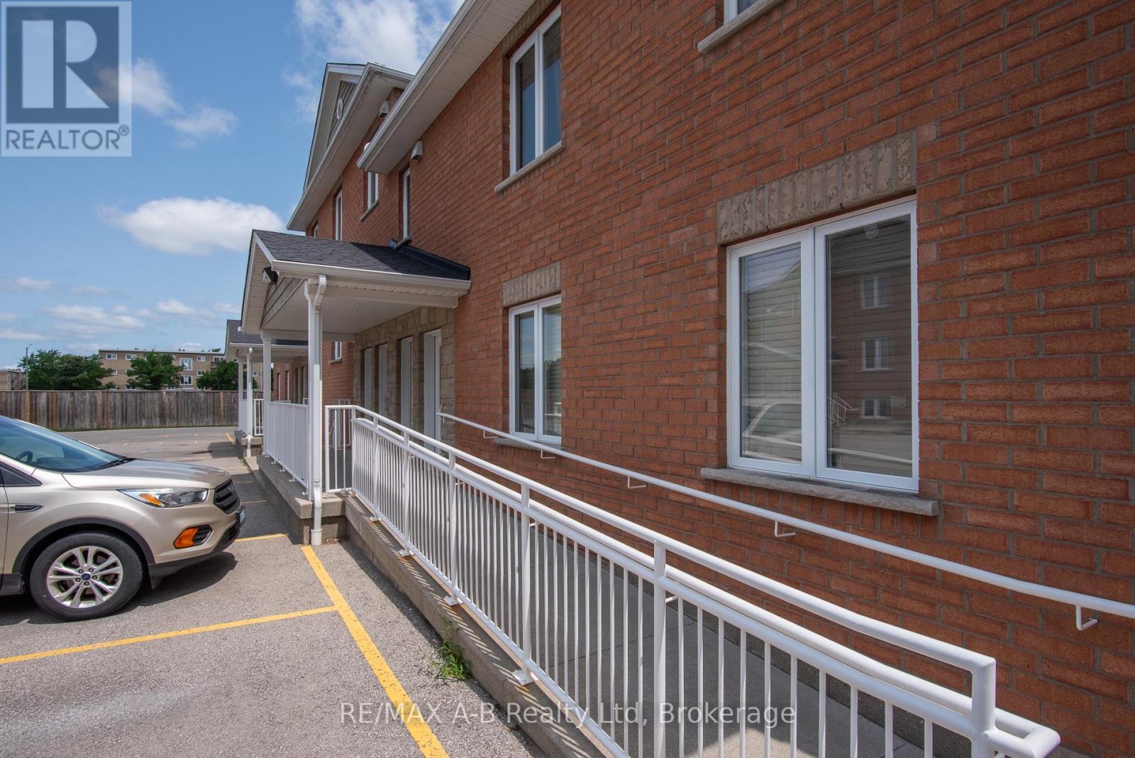 #1 148 BORDEN STREET - 5