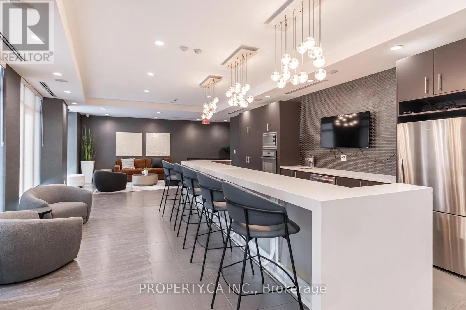 #516 17 KENASTON GARDENS - 41