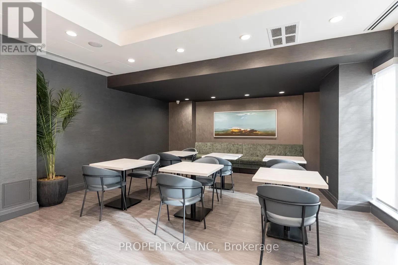 #516 17 KENASTON GARDENS - 42