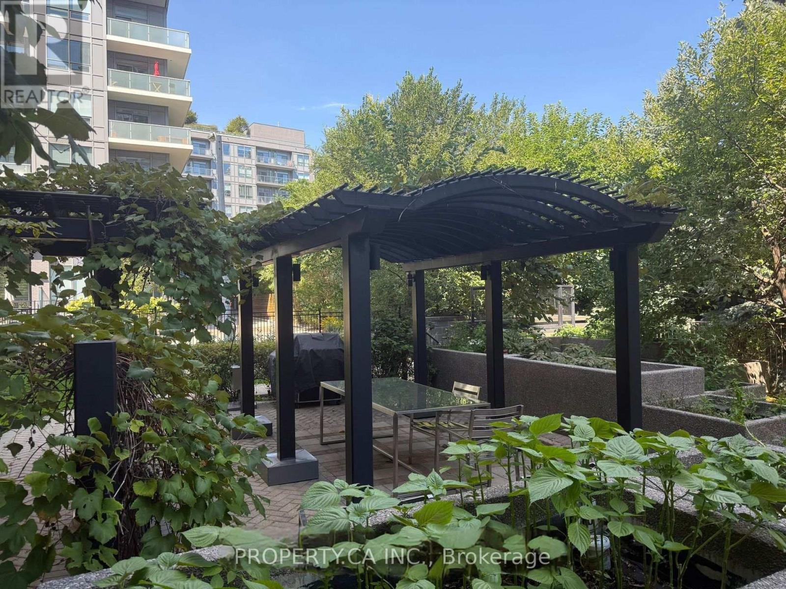 #516 17 KENASTON GARDENS - 43